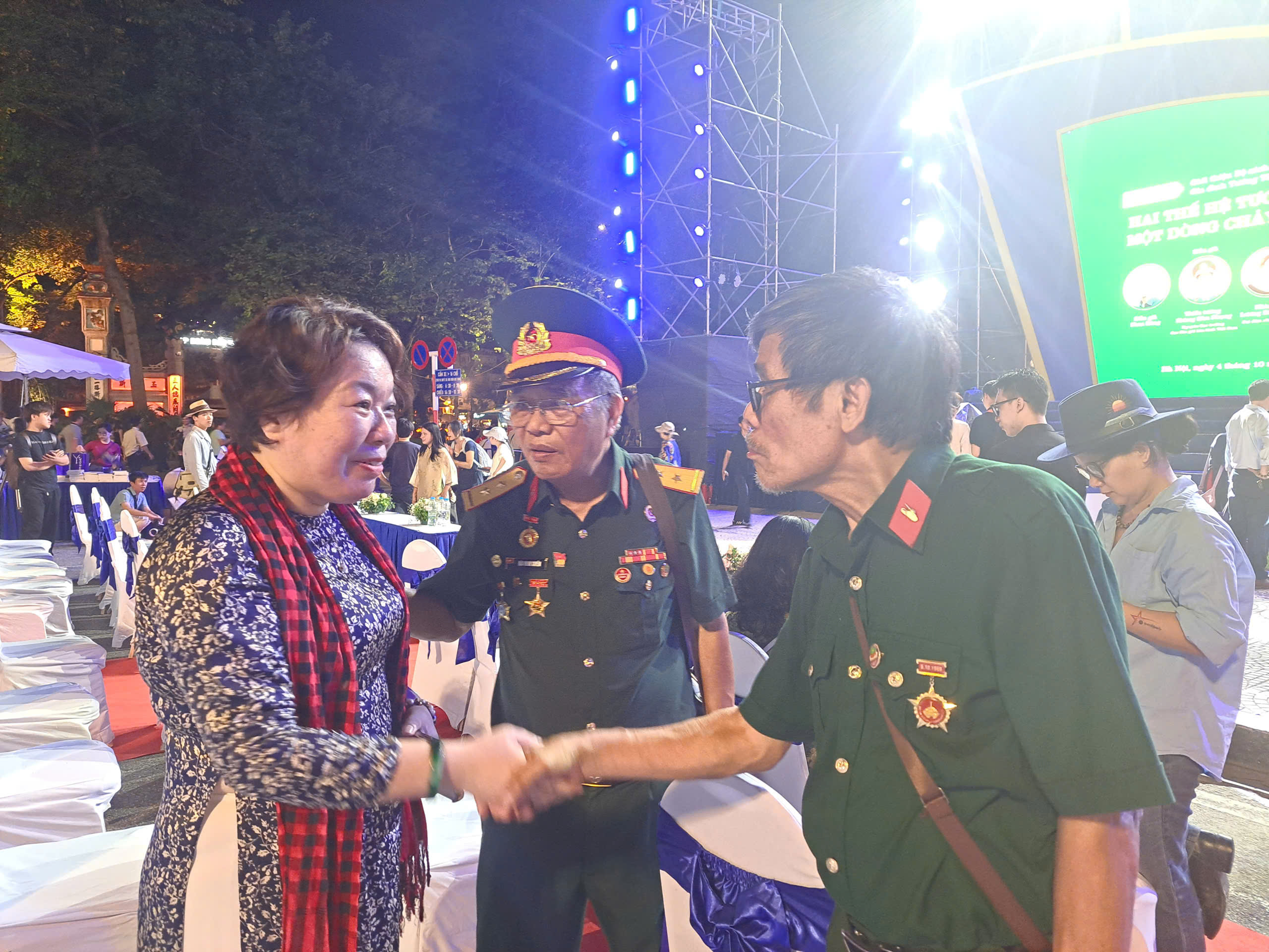 Dòng chảy xuyên suốt 'vì nhân dân, vì đất nước, vì hòa bình' của hai thế hệ cha - con tướng lĩnh - 5