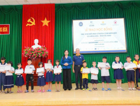  - Saigontourist Group trao 750 suất học bổng cho học sinh khó khăn