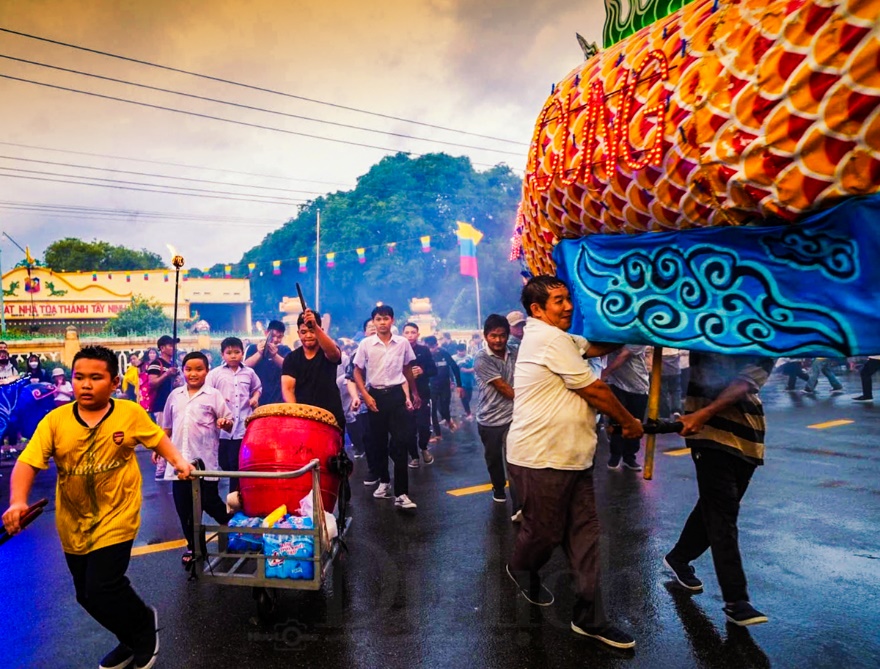 Rồng phun lửa rực sáng trời Thu, rộn ràng tập luyện đón Hội yến Diêu Trì - 11