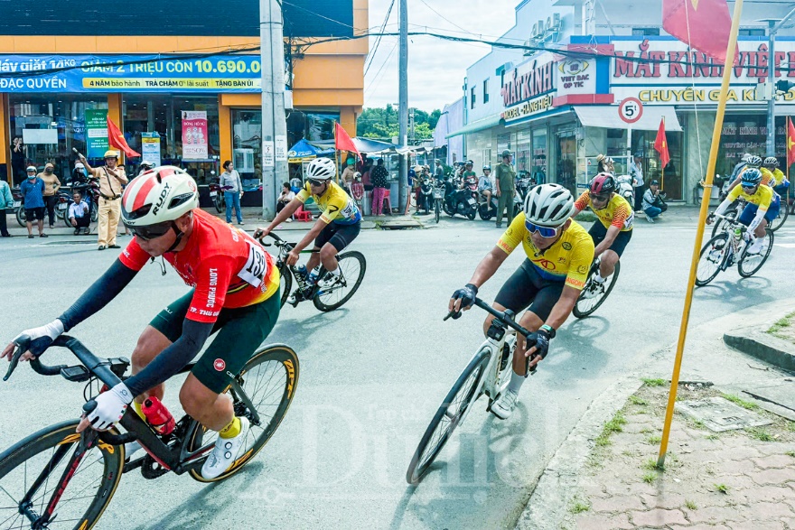 Sôi động cuộc tranh tài ‘Đu cột mỡ’ tại lễ hội Nghinh Ông Cần Giờ - 14