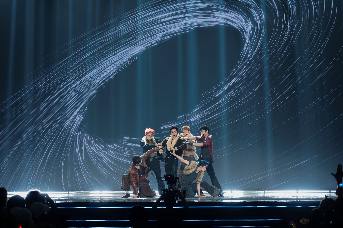 Tân Binh Toàn Năng “bùng cháy”, khán giả bình luận “show Việt như sàn K-Pop” - 6