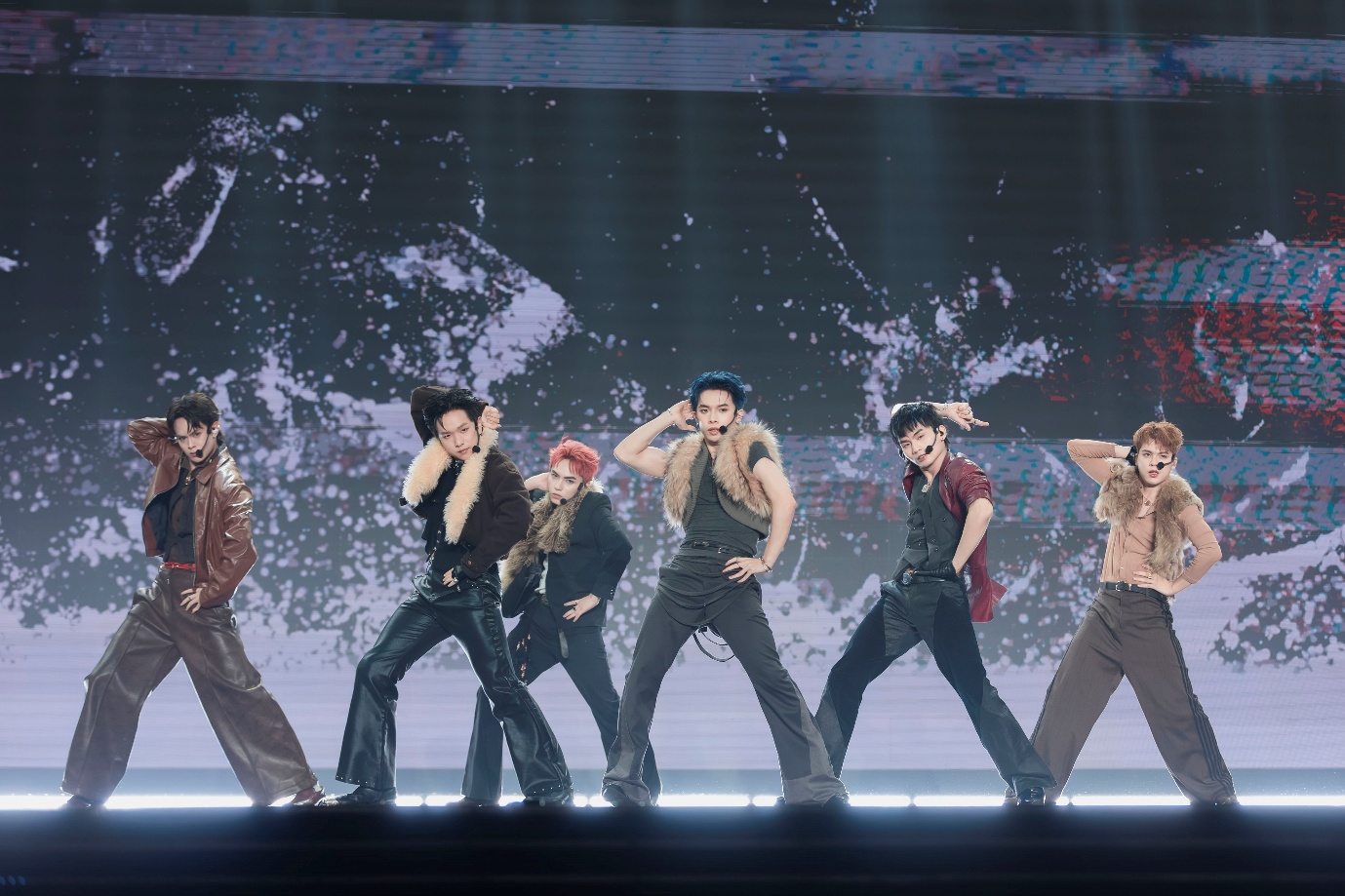Tân Binh Toàn Năng “bùng cháy”, khán giả bình luận “show Việt như sàn K-Pop” - 4