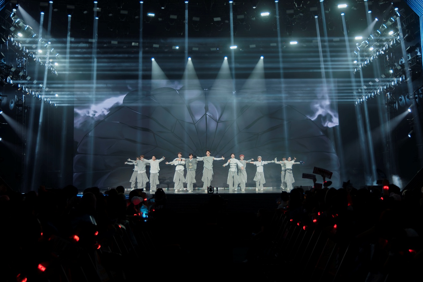 Tân Binh Toàn Năng “bùng cháy”, khán giả bình luận “show Việt như sàn K-Pop” - 5