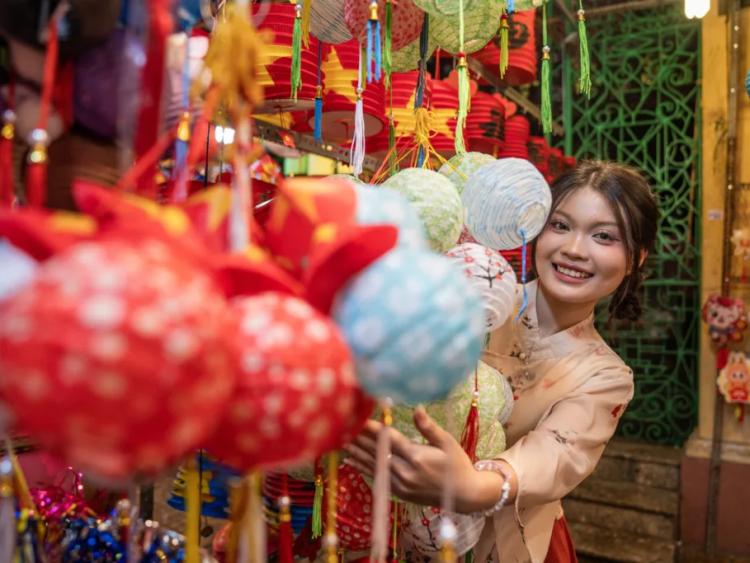 Trung thu rộn ràng ở phố đèn lồng Lương Nhữ Học