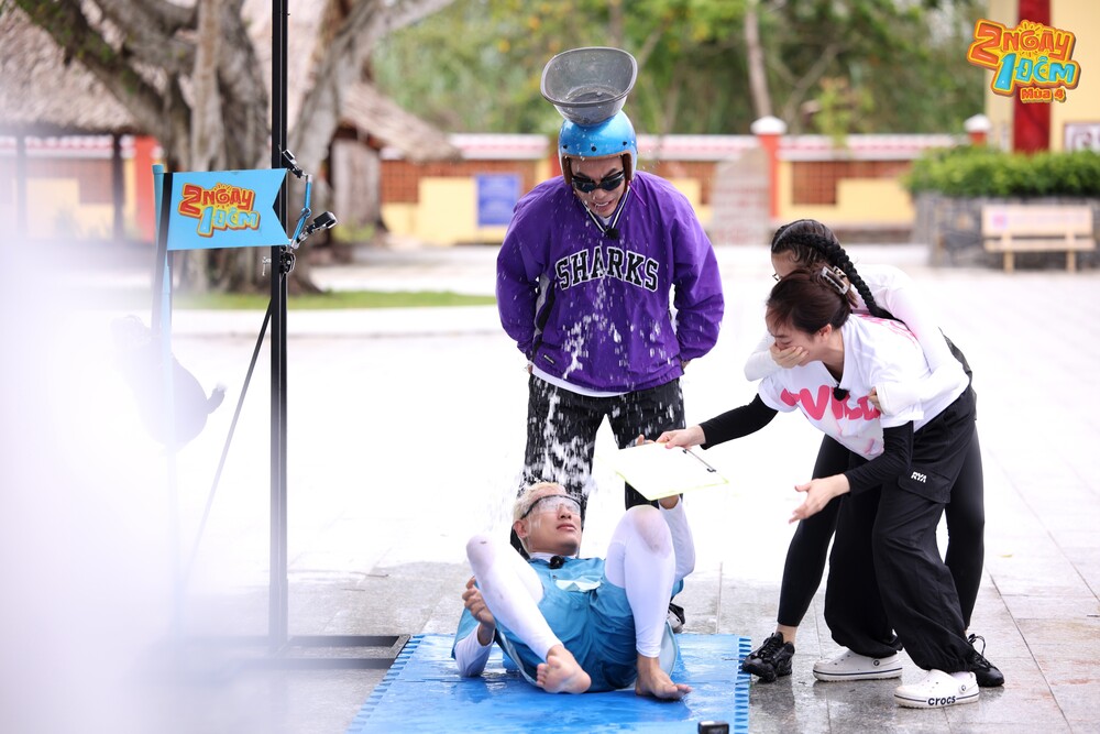 Kaity Nguyễn chật vật trong thử thách hái dừa, được Lê Dương Bảo Lâm ga lăng giải cứu - 3