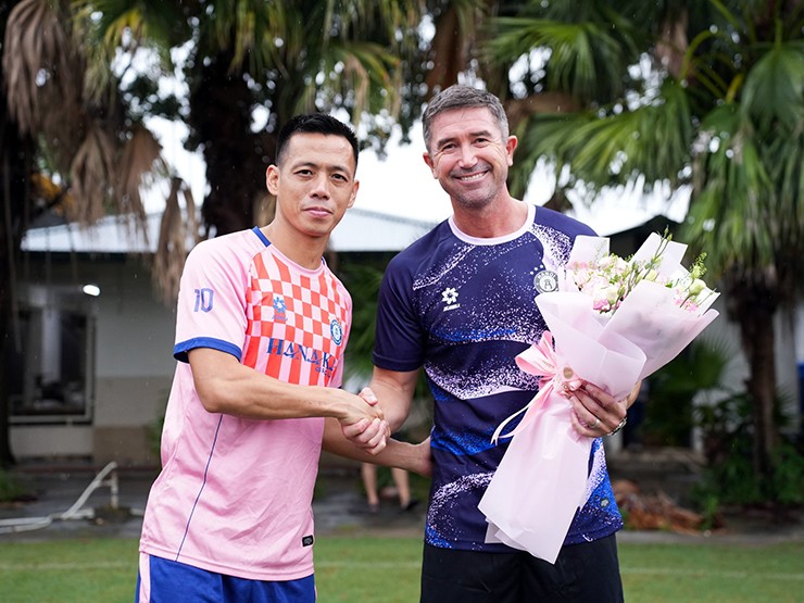 Nhà vô địch cúp C1 Harry Kewell không muốn bị V-League “quật ngã” - 1