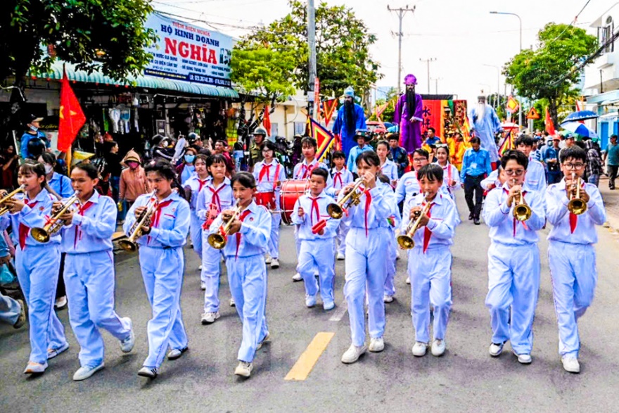 Biển Cần Giờ mở hội nghinh Ông, vạn ghe thuyền rộn rã ra khơi cầu bình an - 7