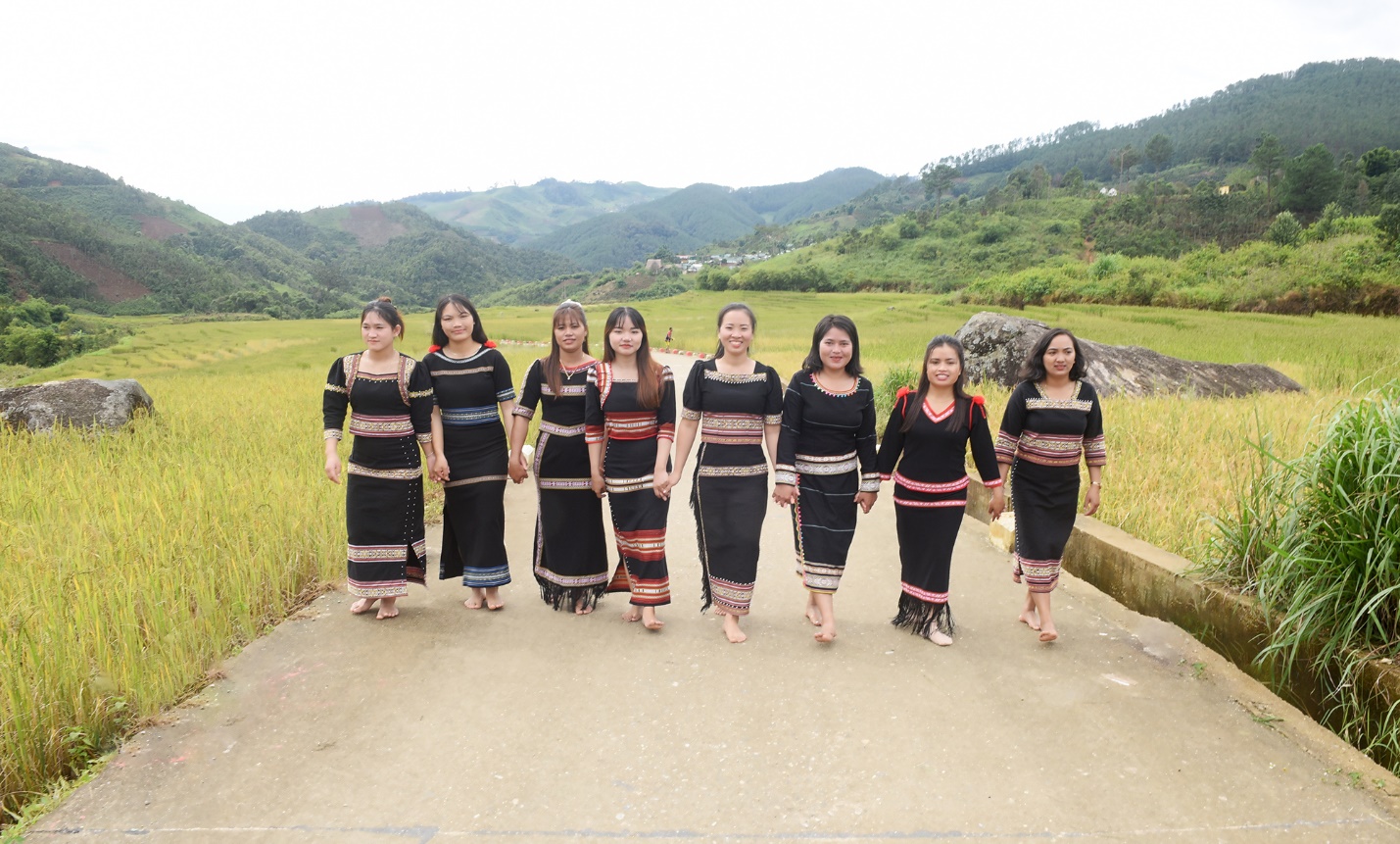 Đón bình minh kỳ diệu trên dãy núi Ngọc Linh - 5