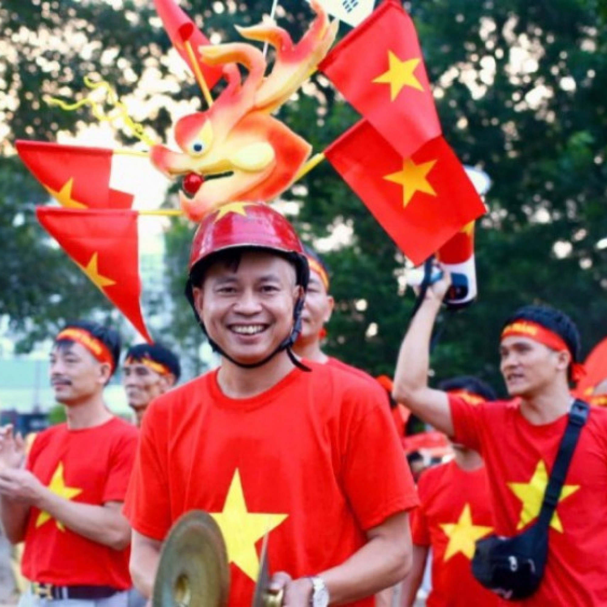  - Fan ĐT Việt Nam cuồng nhiệt, phủ đỏ sân Gò Đậu trước trận gặp Nepal