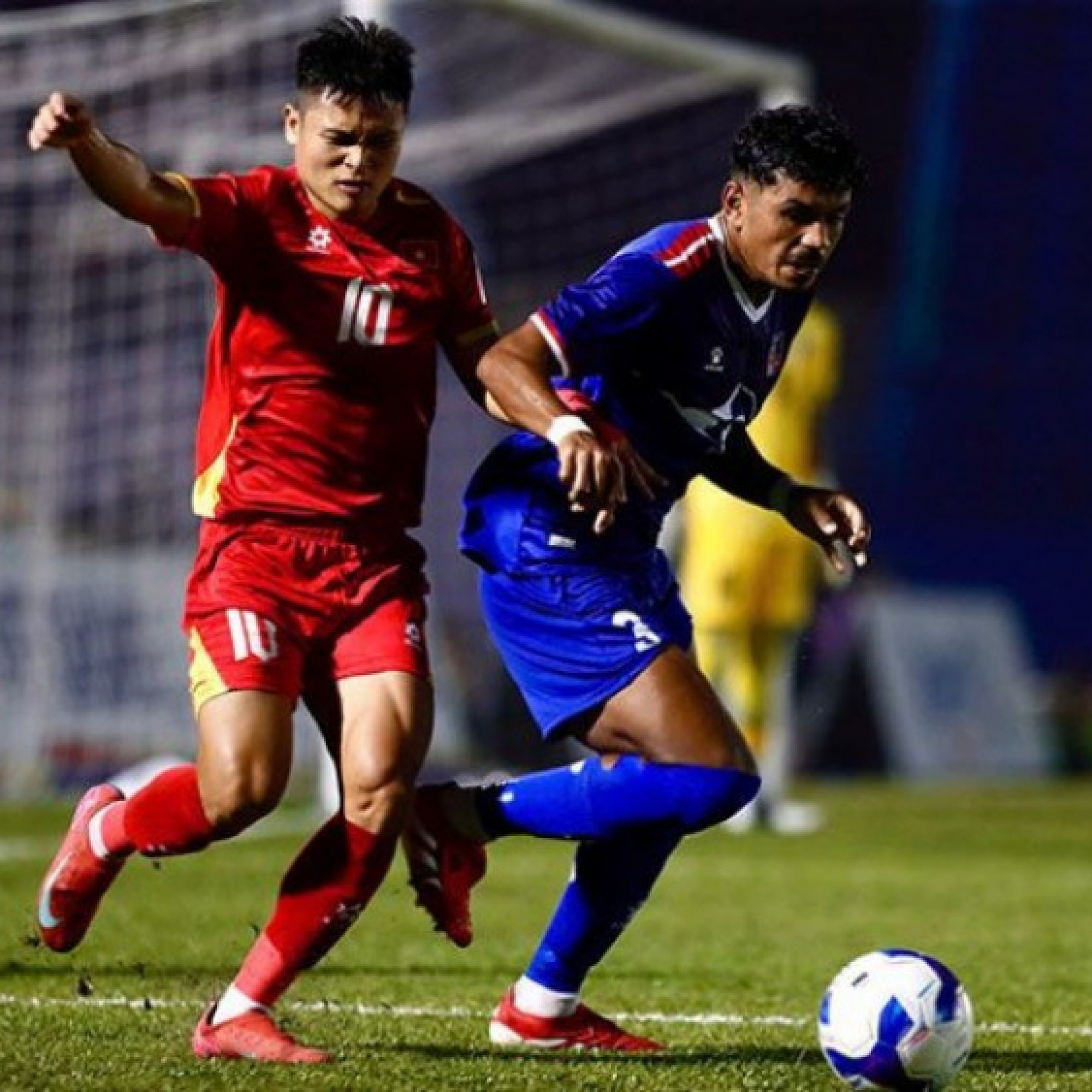  - Video bóng đá ĐT Việt Nam - Nepal: Lợi thế hơn người, tấn công dồn dập (Vòng loại Asian Cup)
