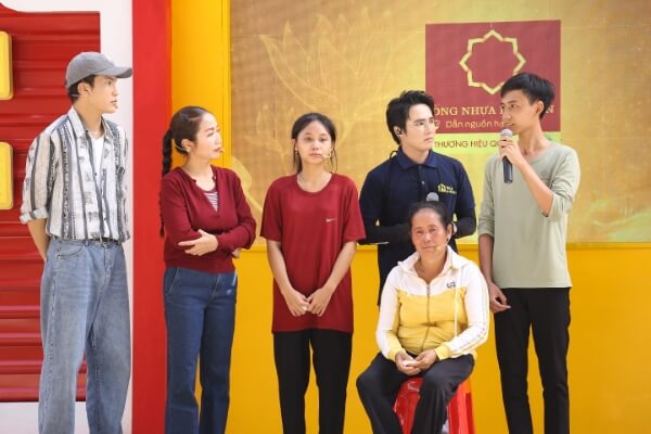 Ốc Thanh Vân, Huỳnh Lập và Tiêu Minh Phụng rơi nước mắt trước nghị lực các em nhỏ mồ côi - 3