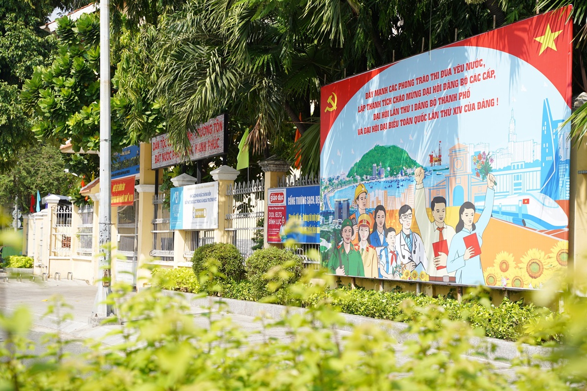 tp.hcm bung sang trong sac do, rop troi co hoa chao mung dai hoi dai bieu dang bo - 6