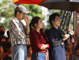  - Ốc Thanh Vân, Huỳnh Lập và Tiêu Minh Phụng rơi nước mắt trước nghị lực các em nhỏ mồ côi