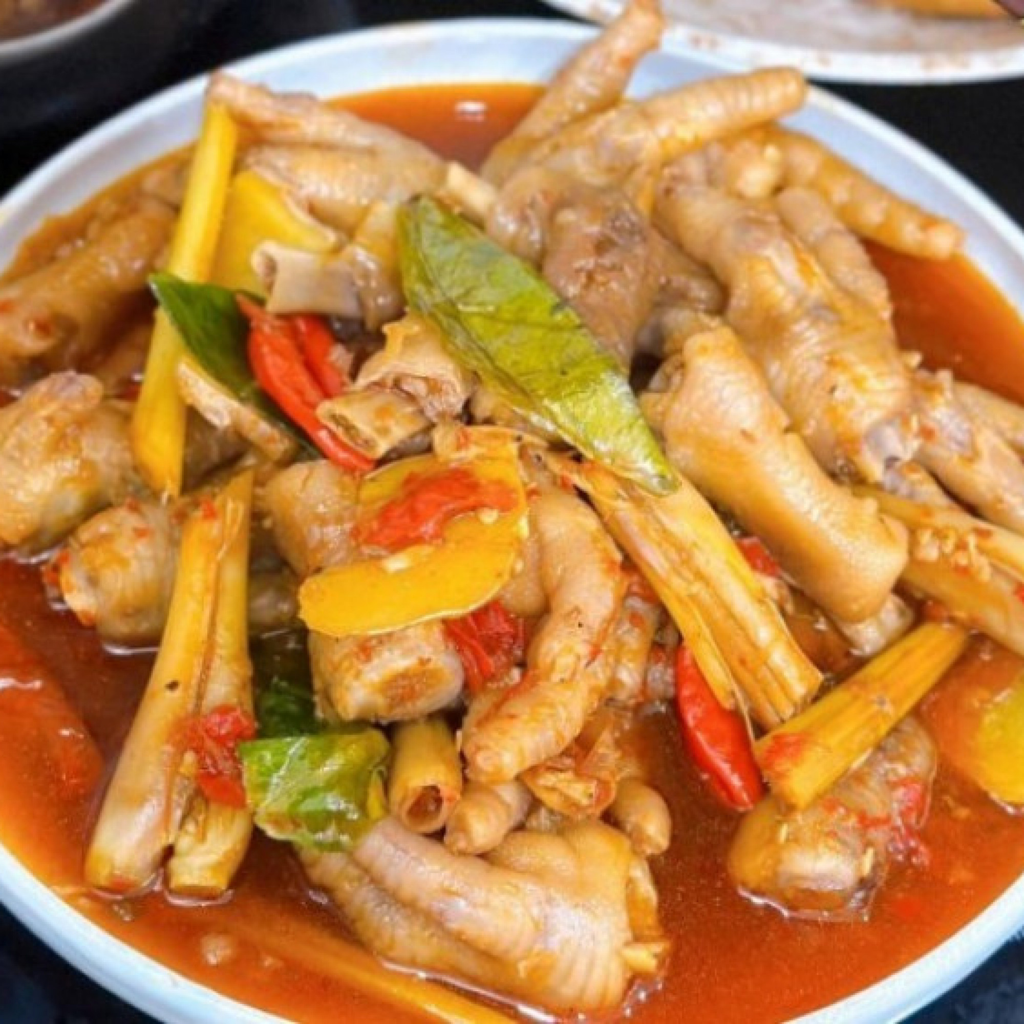  - Chân gà xào cay theo công thức này ăn kèm bánh mì ngon miễn chê