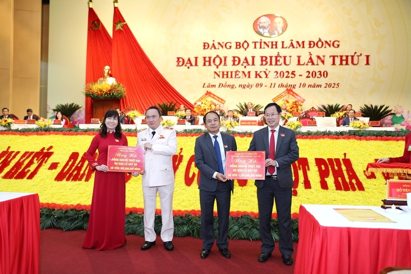 Lâm Đồng ủng hộ gần 28 tỷ đồng giúp đồng bào bị lũ lụt - 1