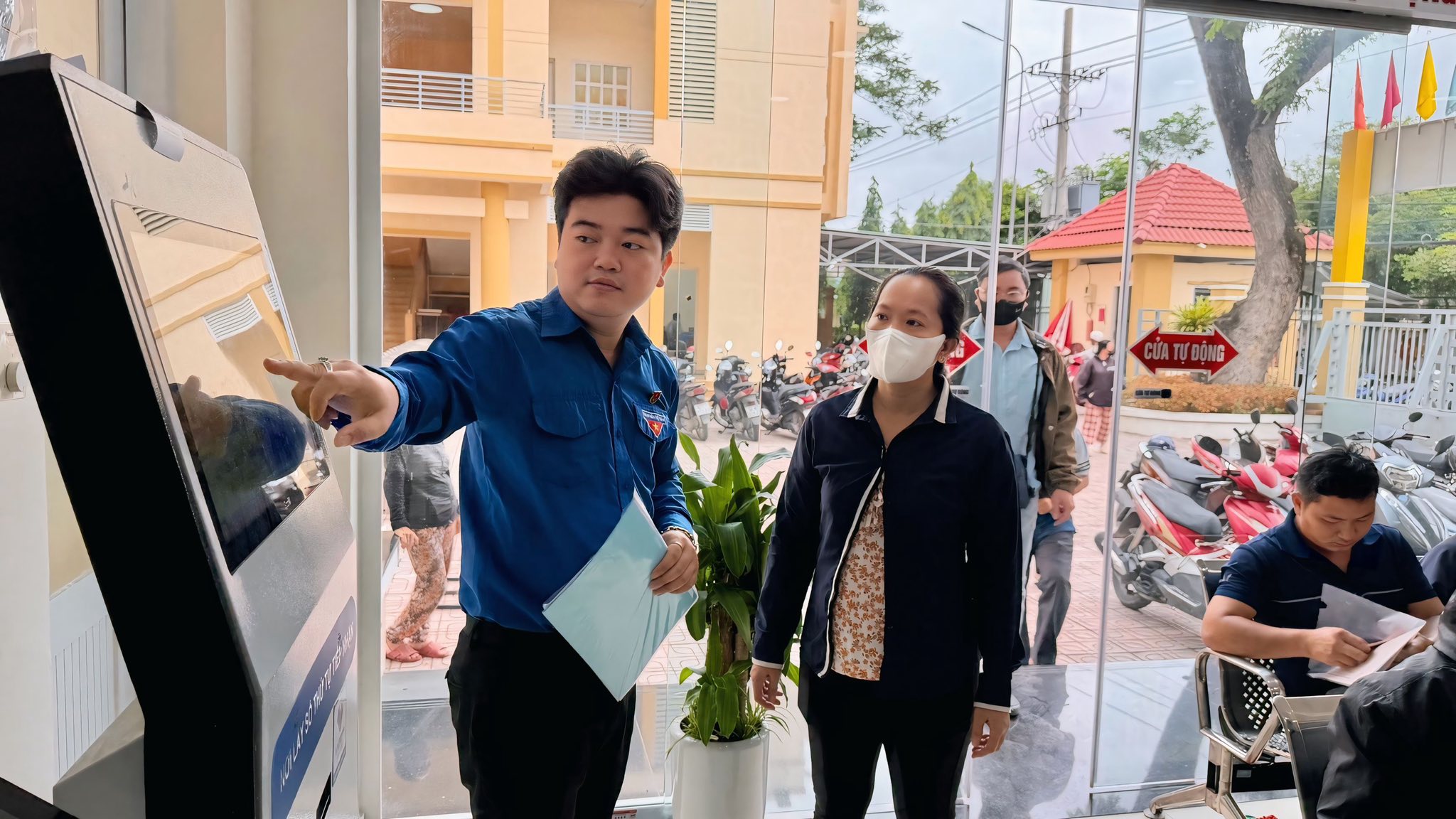 'Bình dân học vụ số': TPHCM đặt mục tiêu 100% người dân có kỹ năng số - 2
