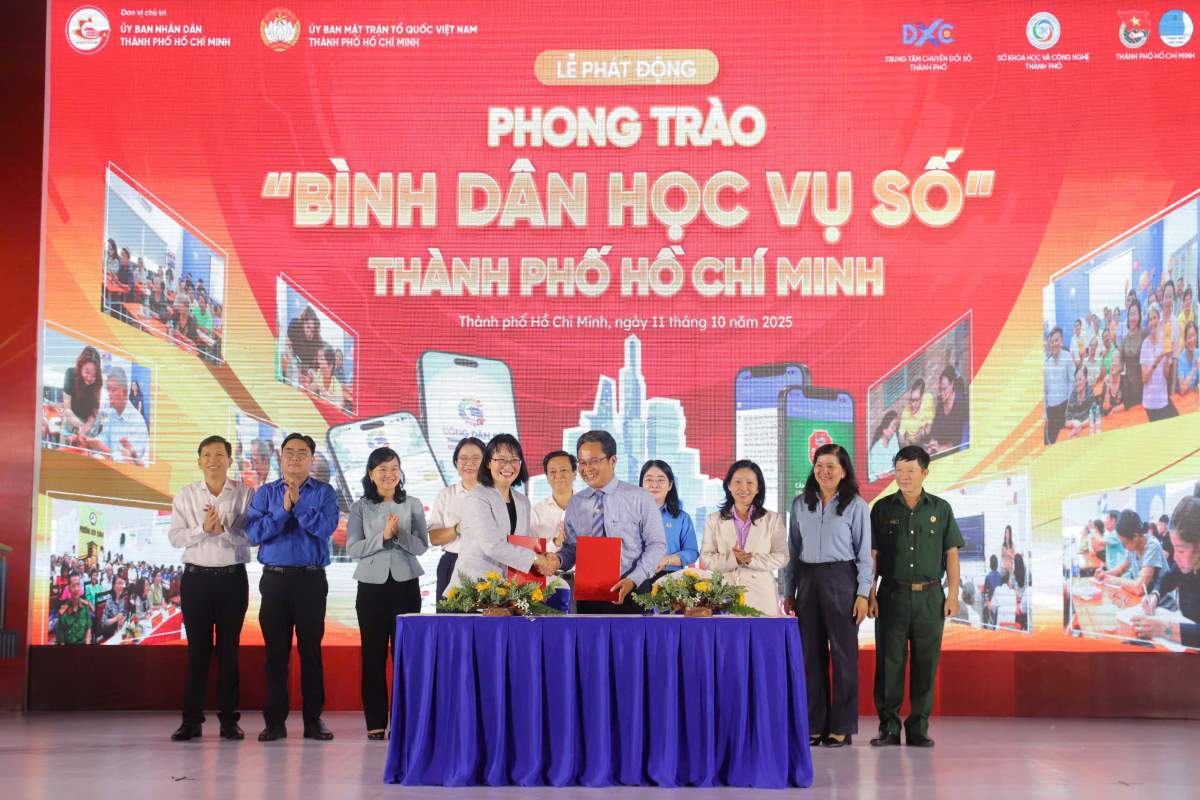 'Bình dân học vụ số': TPHCM đặt mục tiêu 100% người dân có kỹ năng số - 1