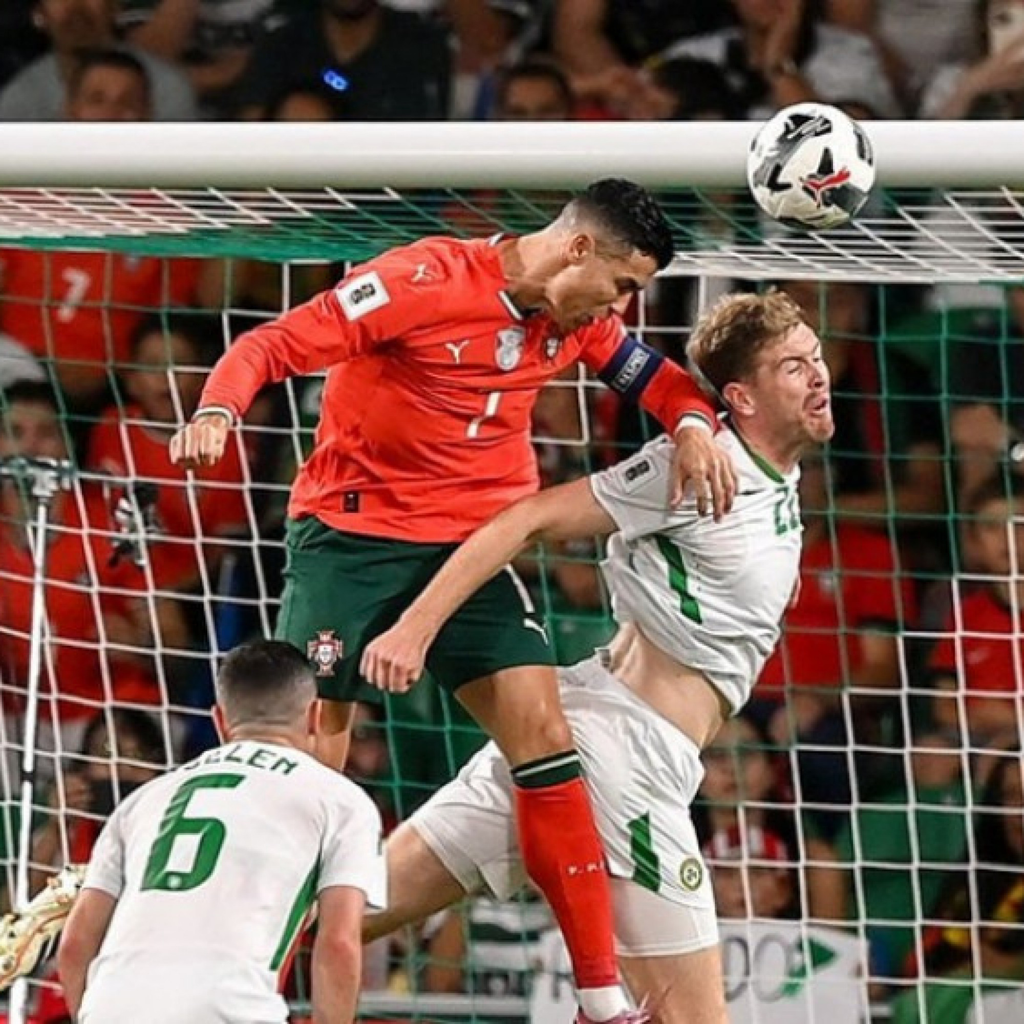  - Video bóng đá Bồ Đào Nha - Ireland: Tiếc nuối Ronaldo (Vòng loại World Cup)