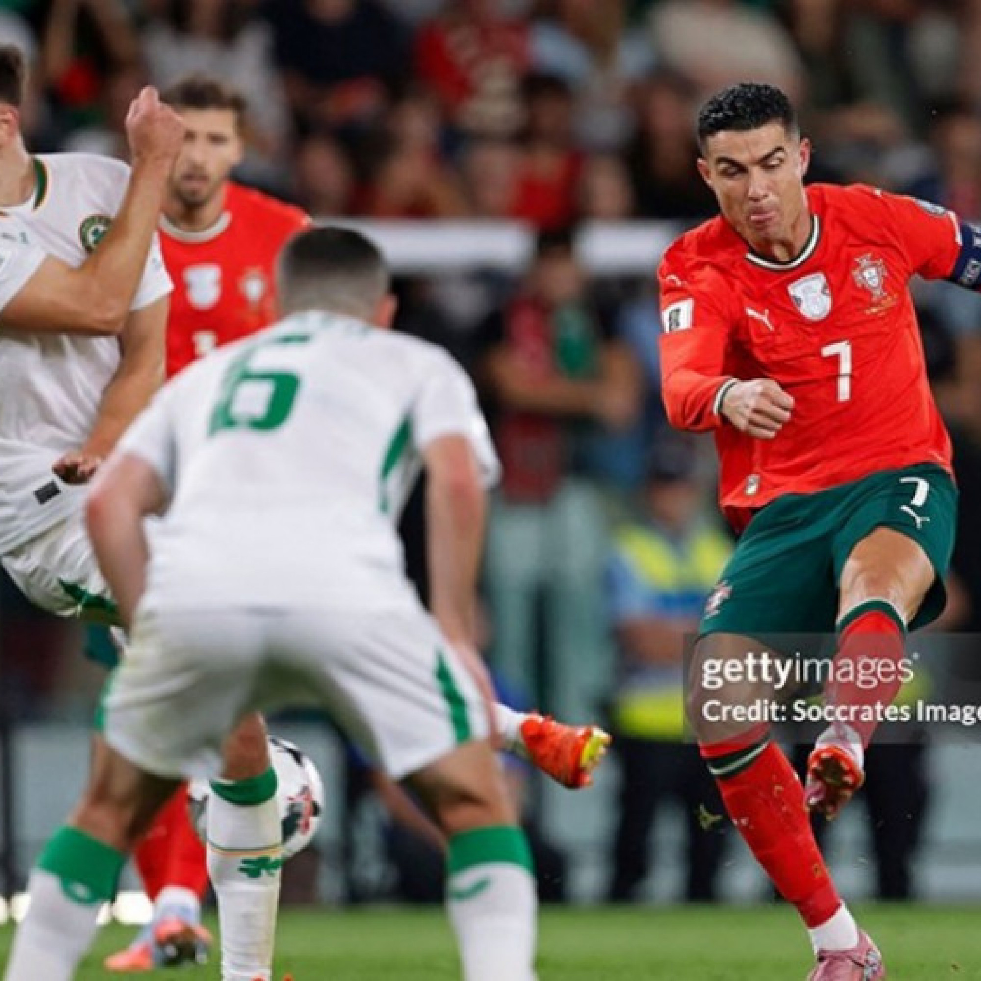  - Bồ Đào Nha thắng nghẹt thở: Ronaldo bị vận đen đeo bám, thành quả xứng đáng