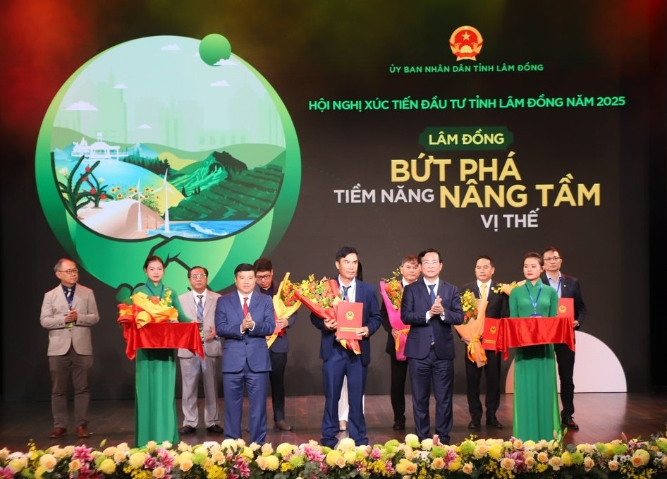 Lâm Đồng cam kết “Doanh nghiệp cần, chính quyền có; doanh nghiệp khó, có chính quyền” - 9