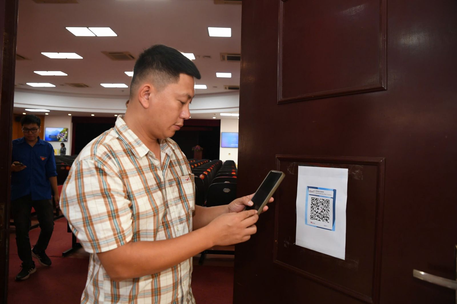 Bộ trưởng Nguyễn Hồng Diên mong muốn người trong ngành 'nhường cơm sẻ áo', ủng hộ bà con vùng lũ - 3