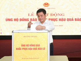  - Bộ trưởng Nguyễn Hồng Diên mong muốn người trong ngành 'nhường cơm sẻ áo', ủng hộ bà con vùng lũ