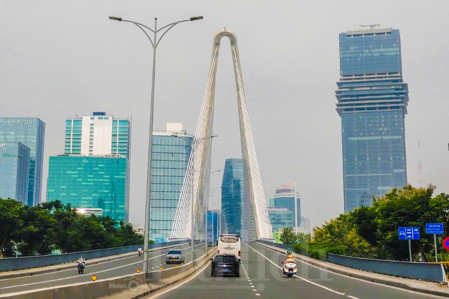 Đoàn đại biểu Đại hội Đảng bộ TP.HCM dâng hương tưởng nhớ các Vua Hùng - 13
