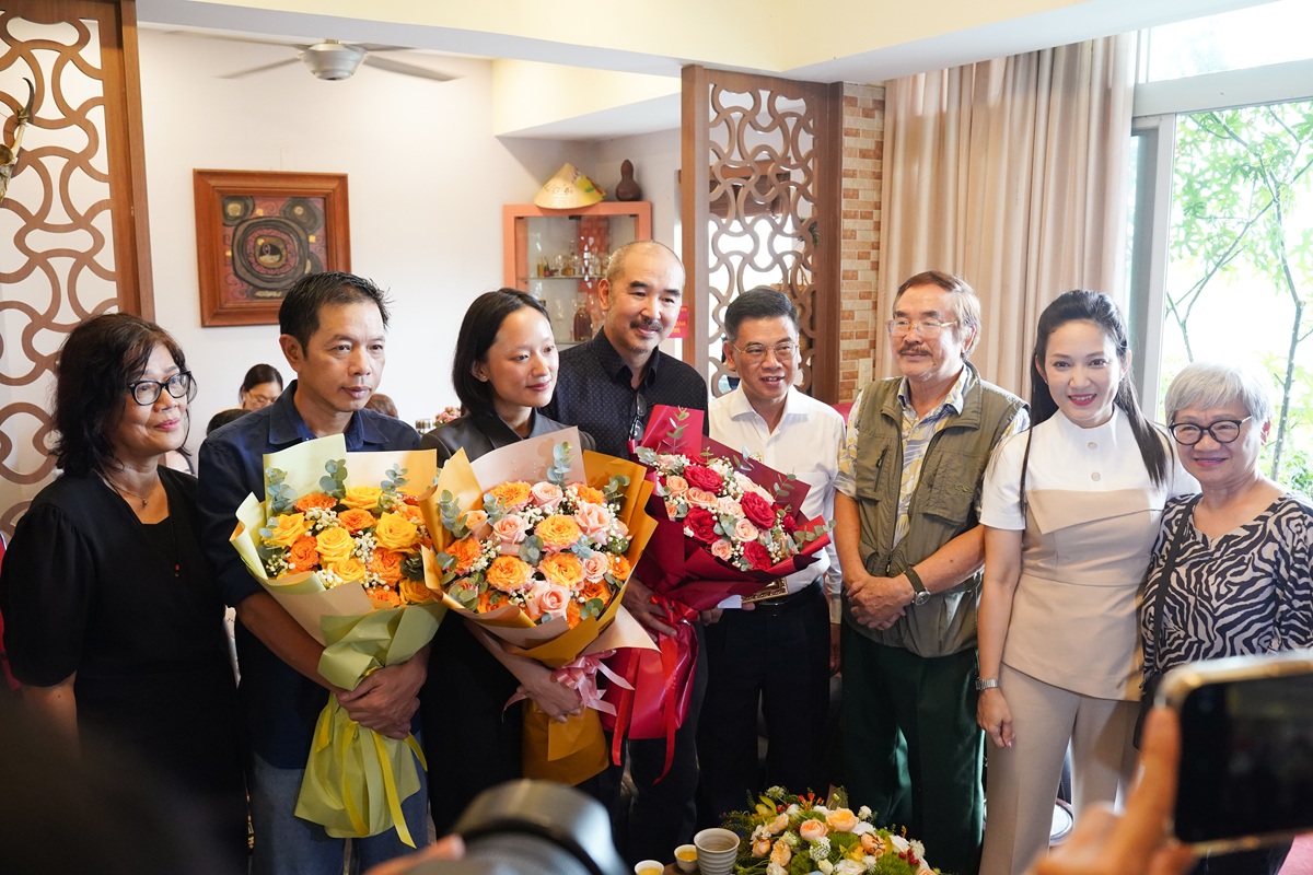 TP.HCM trao bằng khen cho đạo diễn Bùi Thạc Chuyên, người kể chuyện từ lòng đất Củ Chi - 2