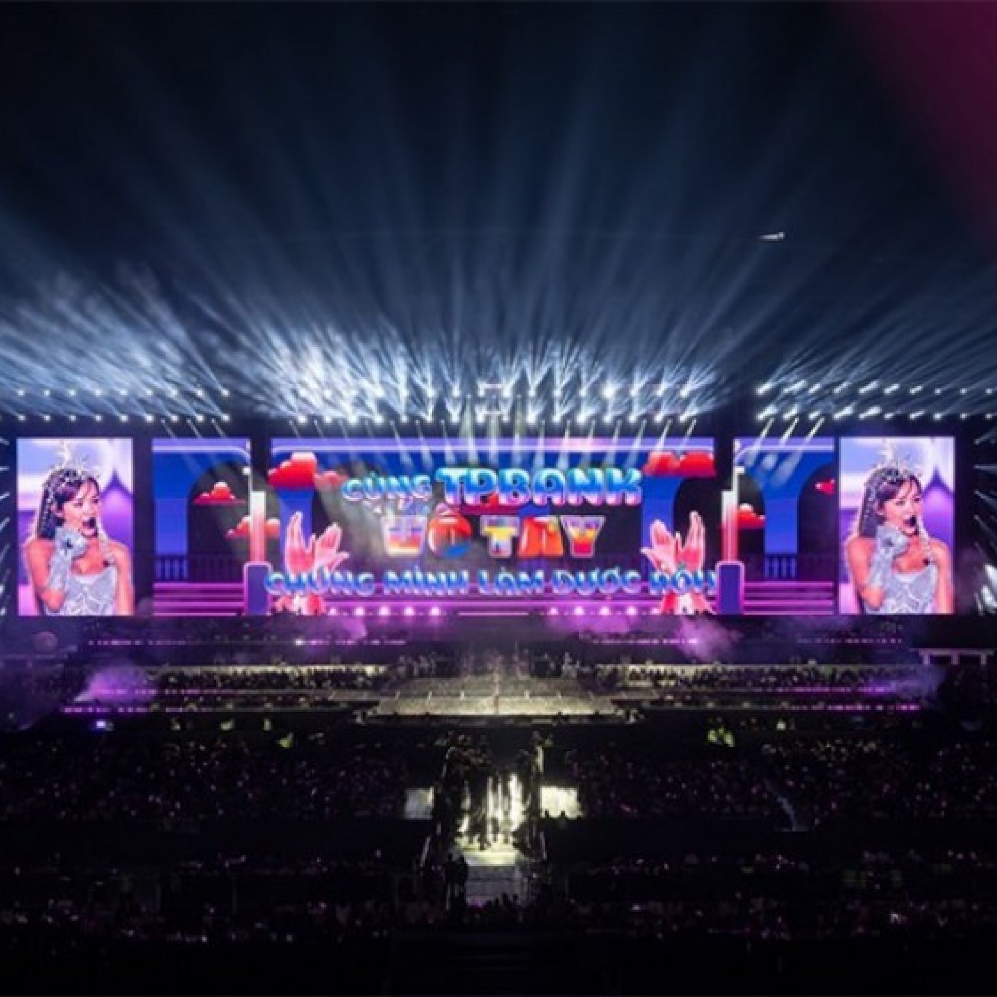  - “Phải lòng” Bank Tím tại Em Xinh “Say Hi” Concert Đêm 2 
