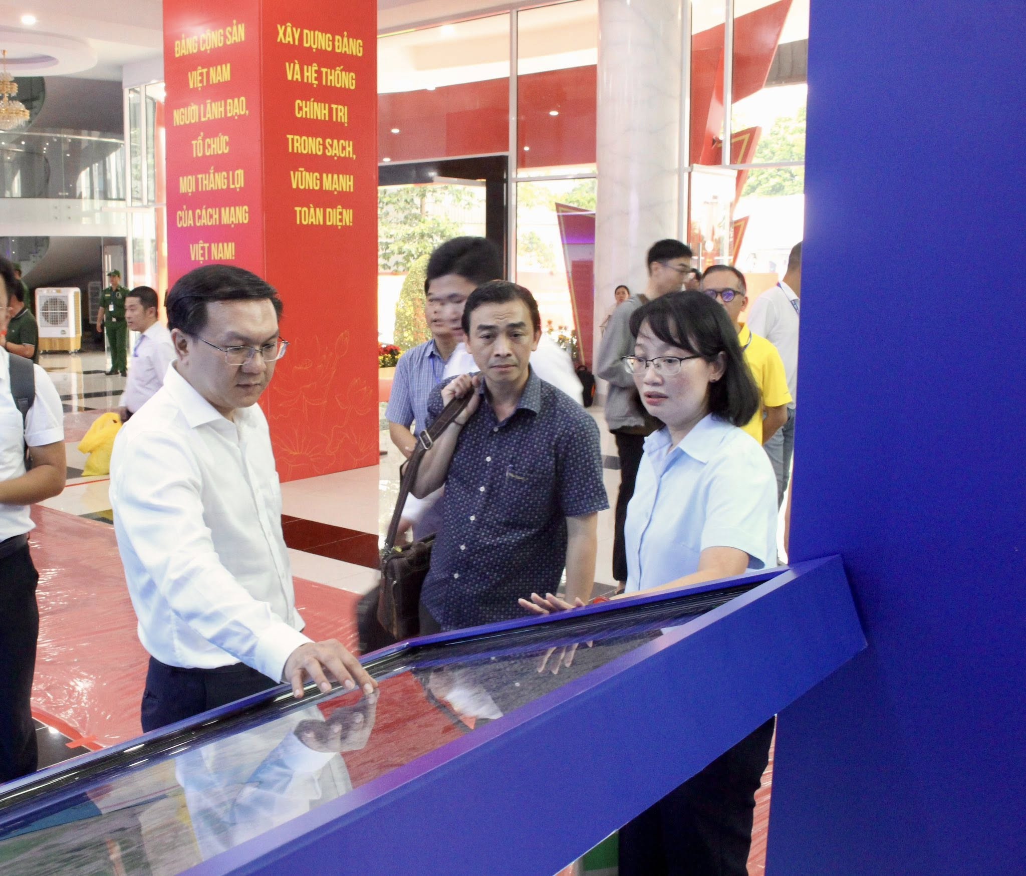 TPHCM đặt mục tiêu chuẩn hóa 100% cơ sở dữ liệu, phục vụ người dân và doanh nghiệp - 1