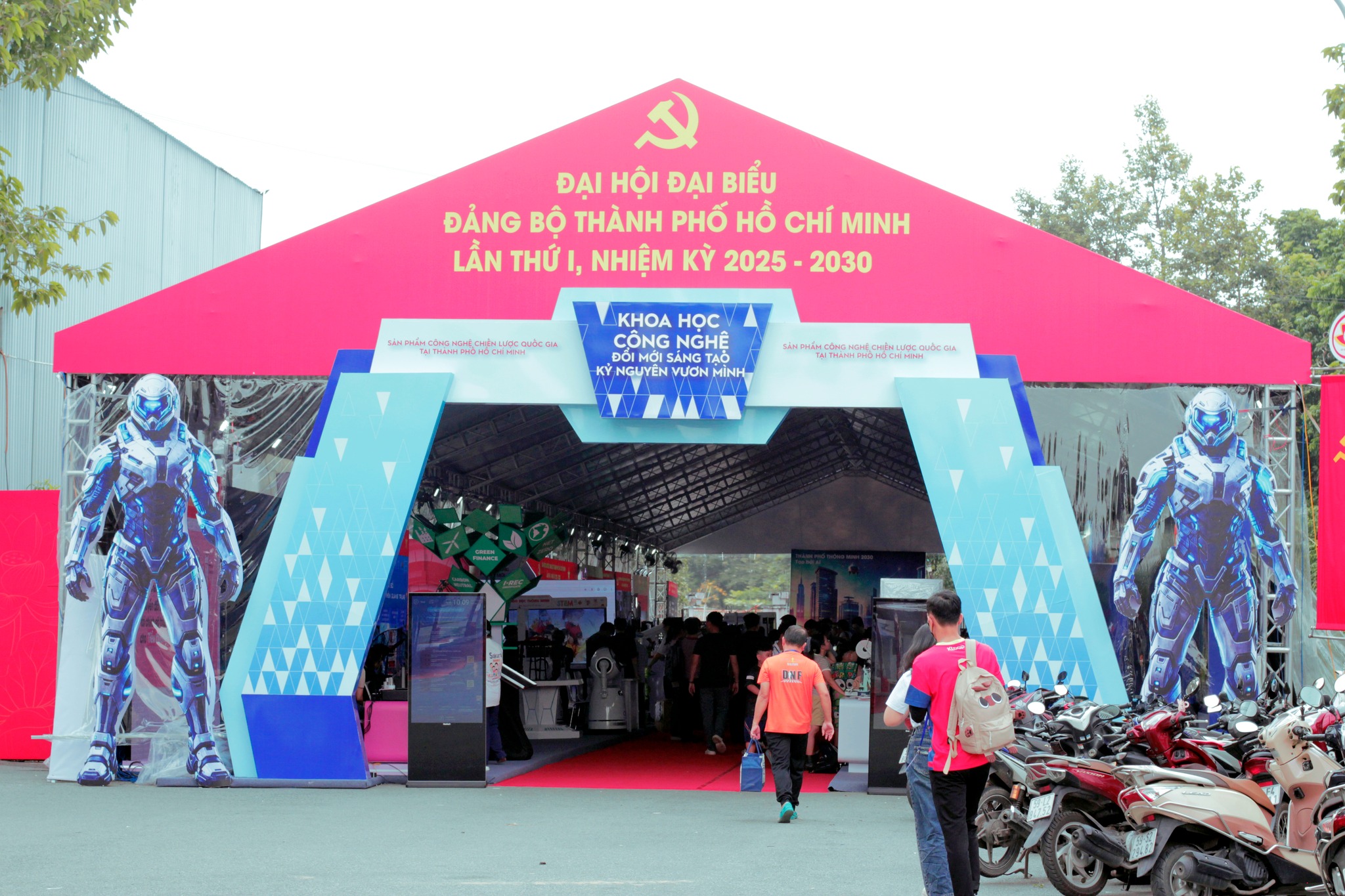 TP.HCM trưng bày hơn 650 sản phẩm công nghệ cao, khẳng định vị thế trung tâm đổi mới sáng tạo - 1