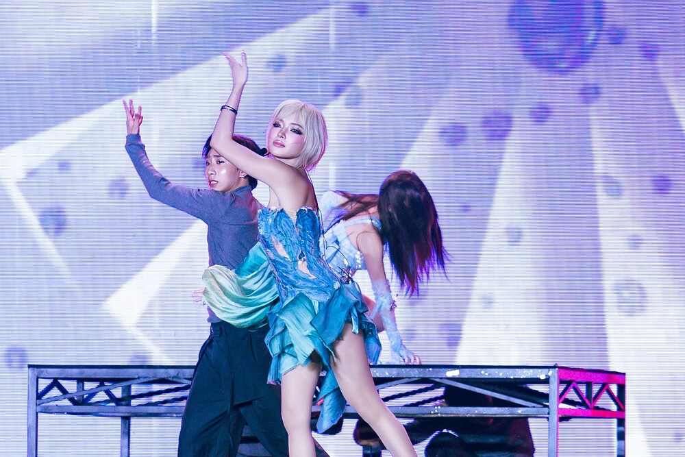 Châu Bùi kể câu chuyện của chính mình qua âm nhạc và thời trang tại “Em Xinh Say Hi Concert” - 2