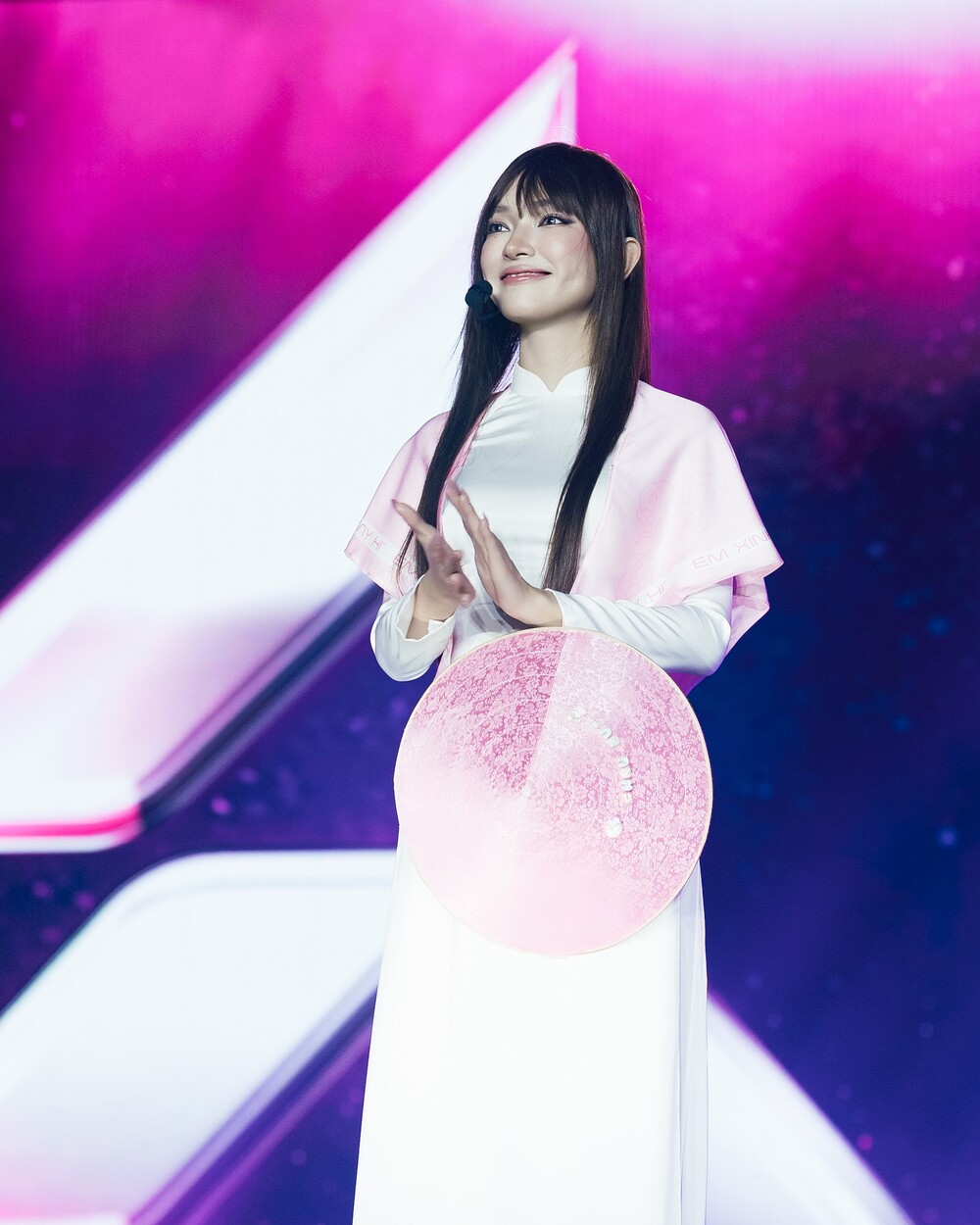 Châu Bùi kể câu chuyện của chính mình qua âm nhạc và thời trang tại “Em Xinh Say Hi Concert” - 4