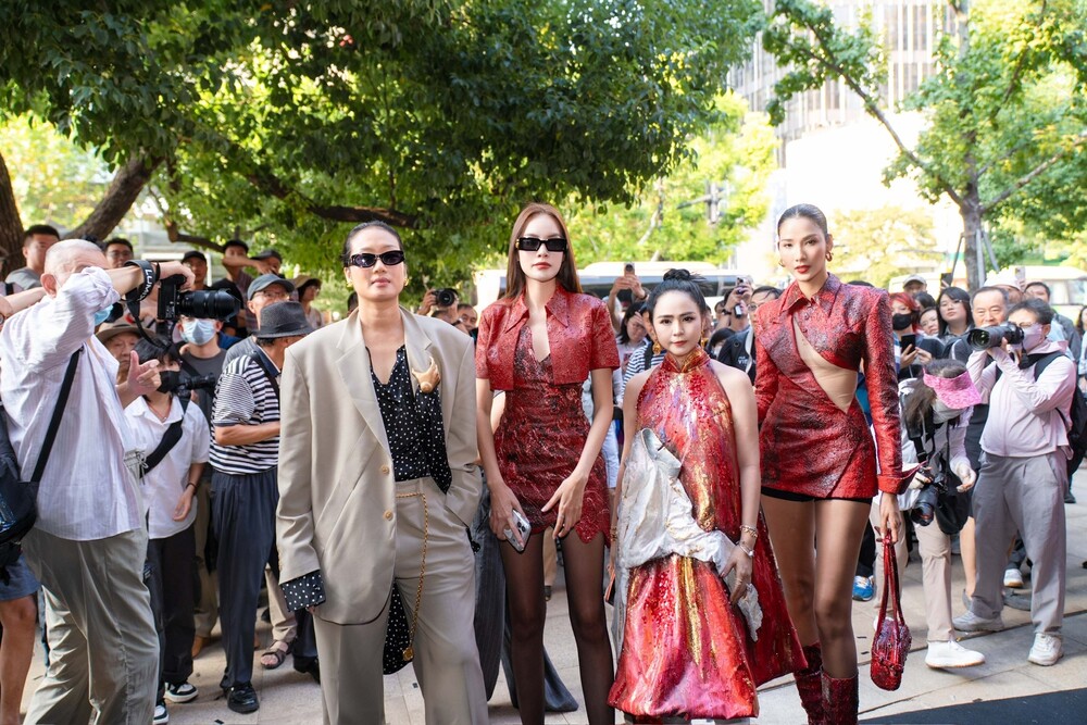 Hoàng Thuỳ, Lê Hoàng Phương nổi bật cùng thiết kế của Thanh Hương Bùi tại Shanghai Fashion Week SS26 - 3