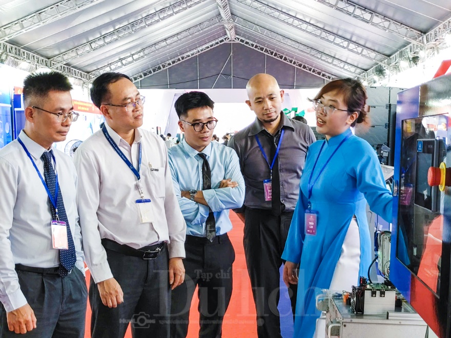 Bứt phá từ hợp lực ba vùng: TP.HCM tiên phong chuyển đổi số toàn diện - 2