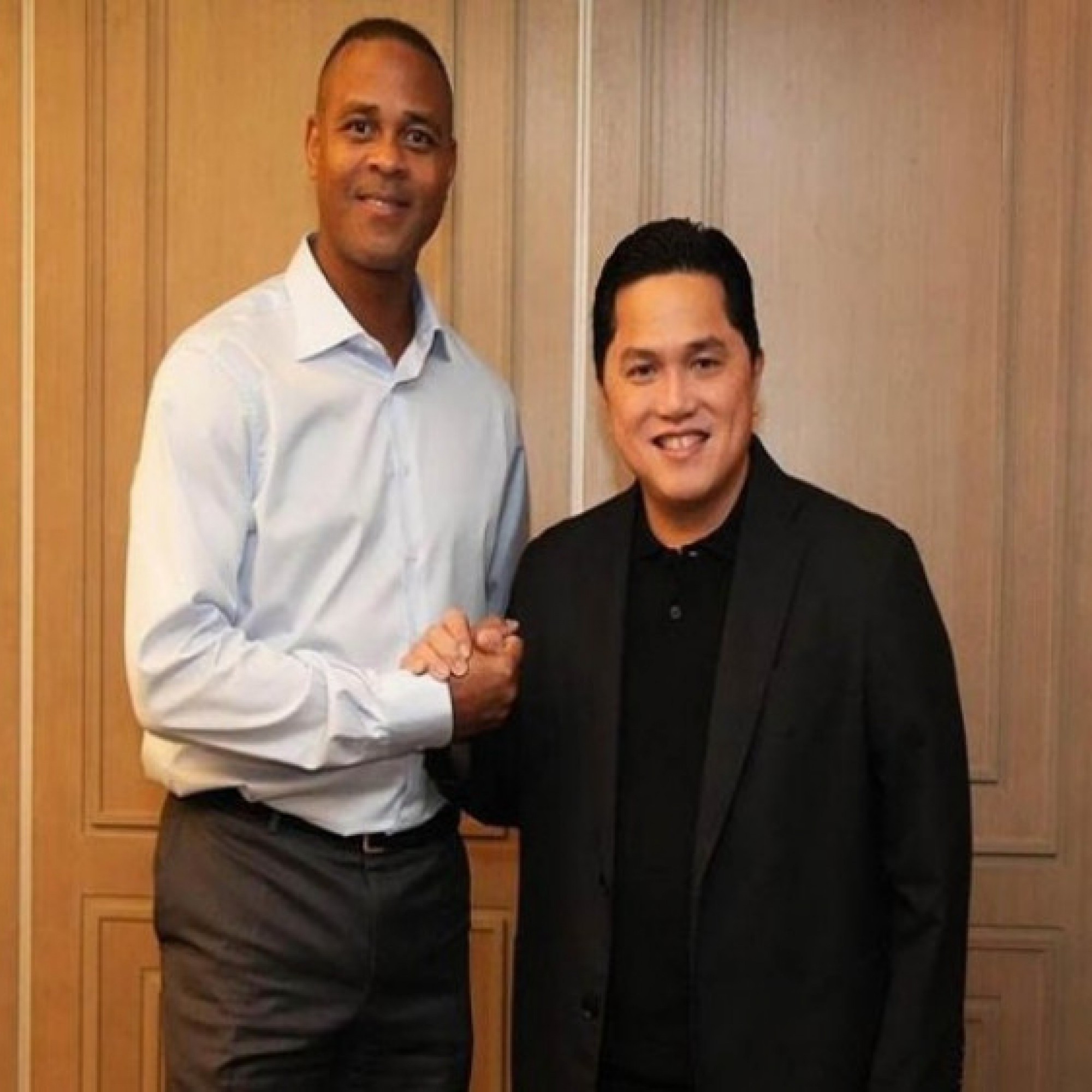  - Indonesia chưa sa thải HLV Kluivert vì chủ tịch Thohir bận chuyện đám cưới