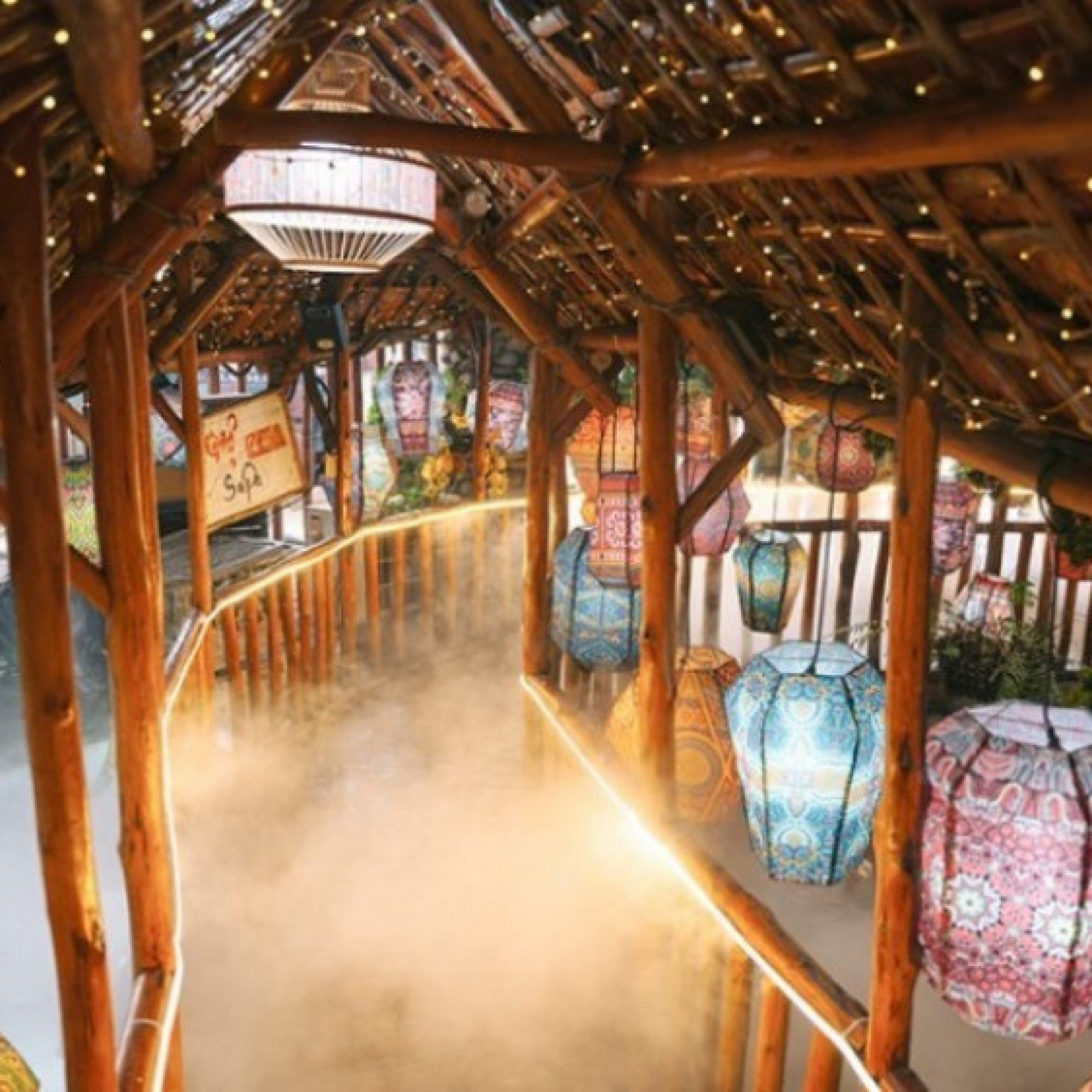  - “Rủ nhau” check-in với trang phục dân tộc hoàn toàn miễn phí tại nhà hàng Chợ Tình Sapa ở Hà Nội