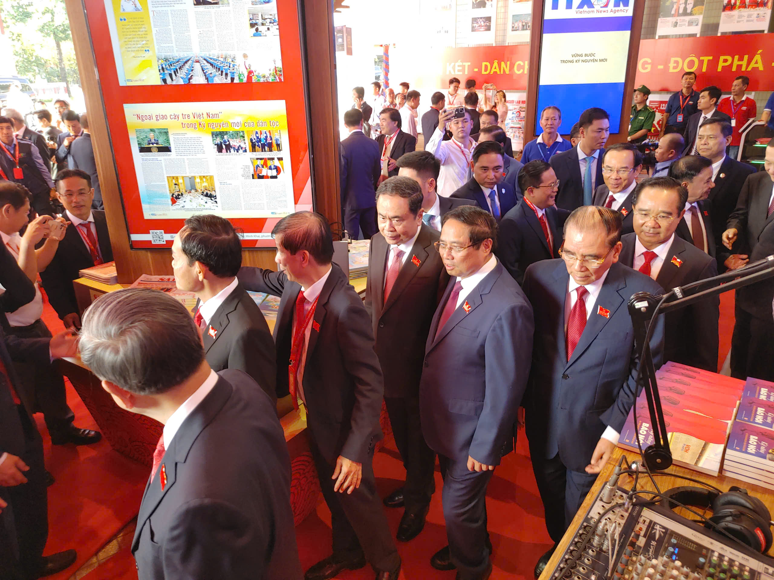 Trực tiếp Đại hội đại biểu Đảng bộ TP.HCM lần thứ I, nhiệm kỳ 2025 - 2030 - 10