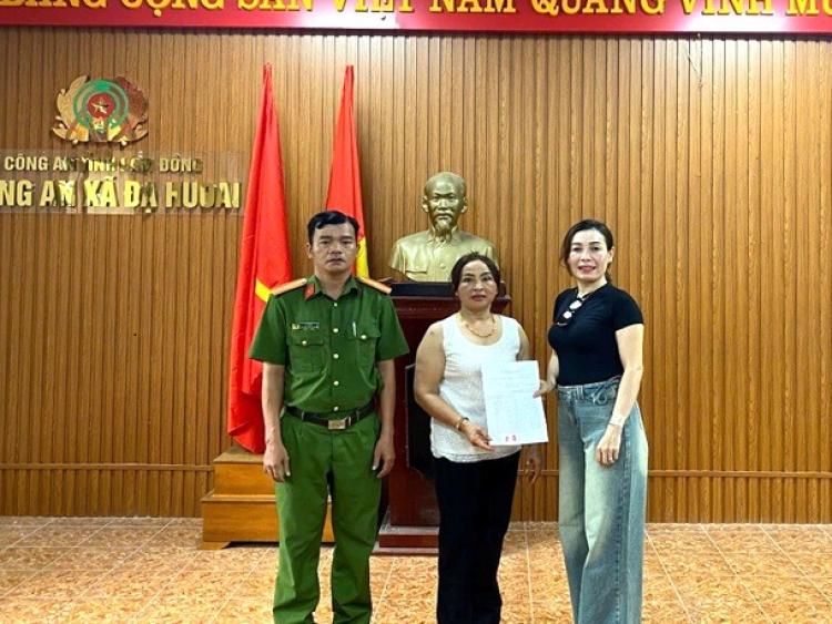 Công an hỗ trợ người dân trả 100 triệu đồng do chuyển khoản nhầm