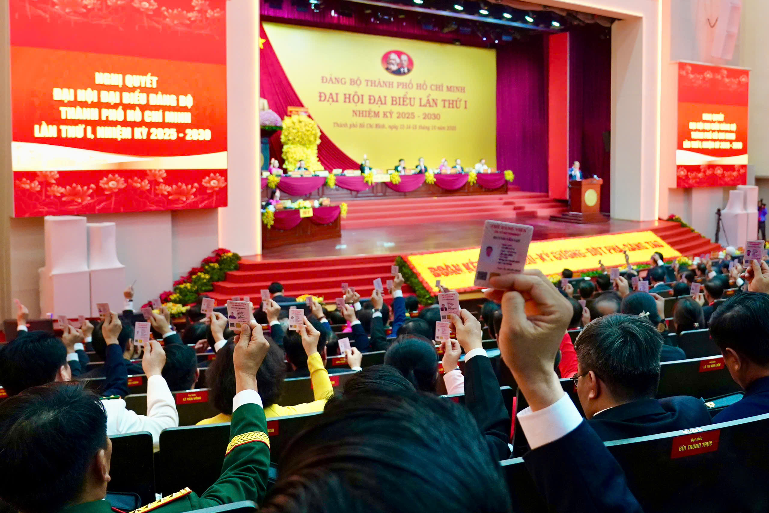 Bế mạc Đại hội đại biểu Đảng bộ TPHCM lần thứ I: 'Thống nhất ý chí, nhận thức và hành động' - 2