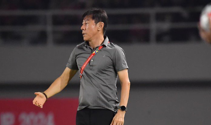 ĐT Indonesia “loạn đấu pháp”, liệu có giận quá mất khôn khi đòi sa thải Kluivert? - 2