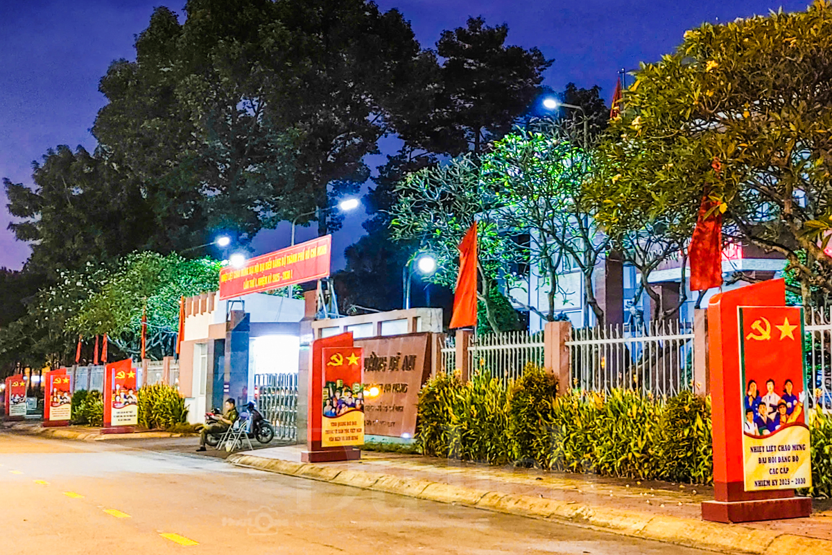 ngay hoi dai doan ket: tp.hcm ruc ro co hoa don mung ky nguyen moi tu dai hoi dang bo lan thu i - 15
