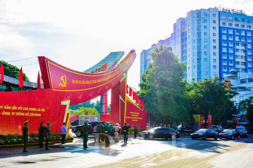 ngay hoi dai doan ket: tp.hcm ruc ro co hoa don mung ky nguyen moi tu dai hoi dang bo lan thu i - 10