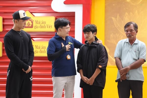 Hoa hậu Phương Linh và rapper Wean xúc động trước nghị lực của hai em nhỏ trong Mái ấm gia đình Việt - 3