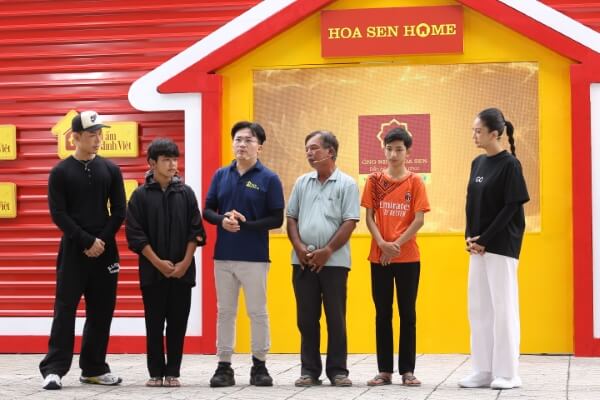 Hoa hậu Phương Linh và rapper Wean xúc động trước nghị lực của hai em nhỏ trong Mái ấm gia đình Việt - 4