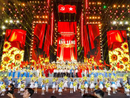 Dạ tiệc nghệ thuật đa sắc màu ‘Dưới ánh sáng quang vinh’ chào mừng Đại hội Đảng TP.HCM Lần Thứ I thành công