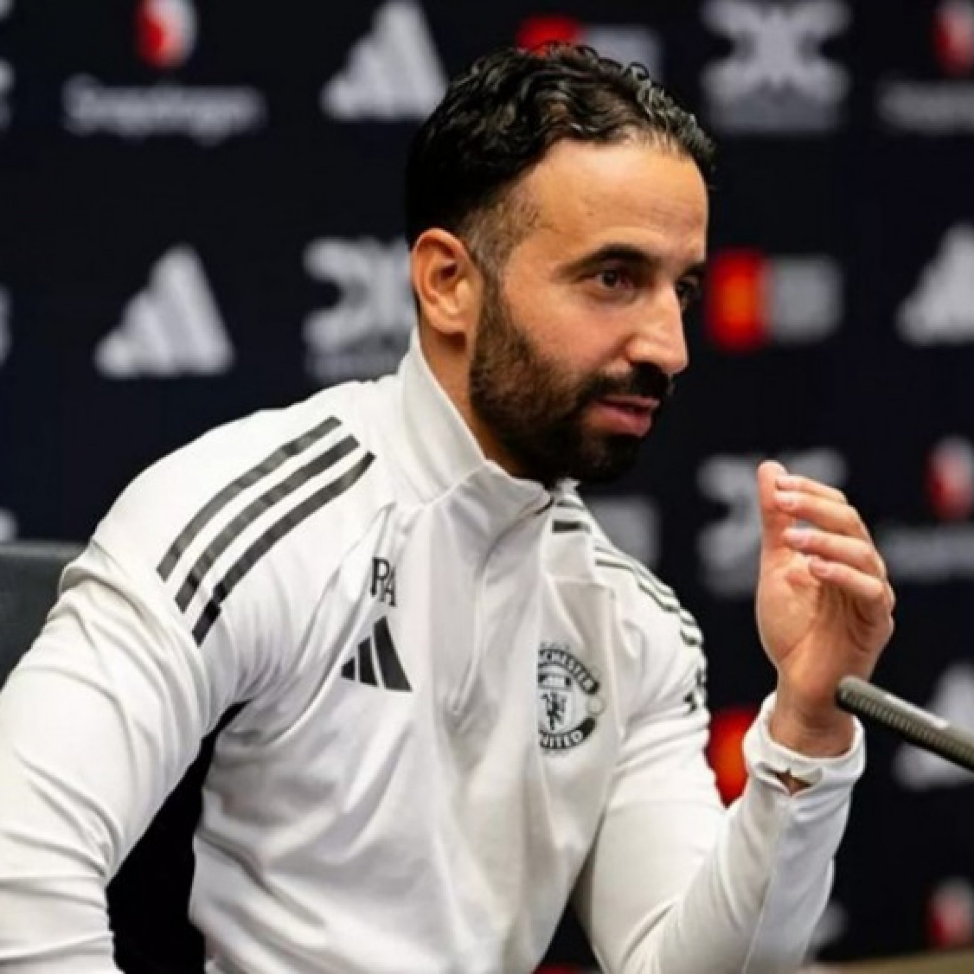  - Họp báo Liverpool - MU: Amorim báo tin vui lực lượng, tuyên bố "phải thắng"