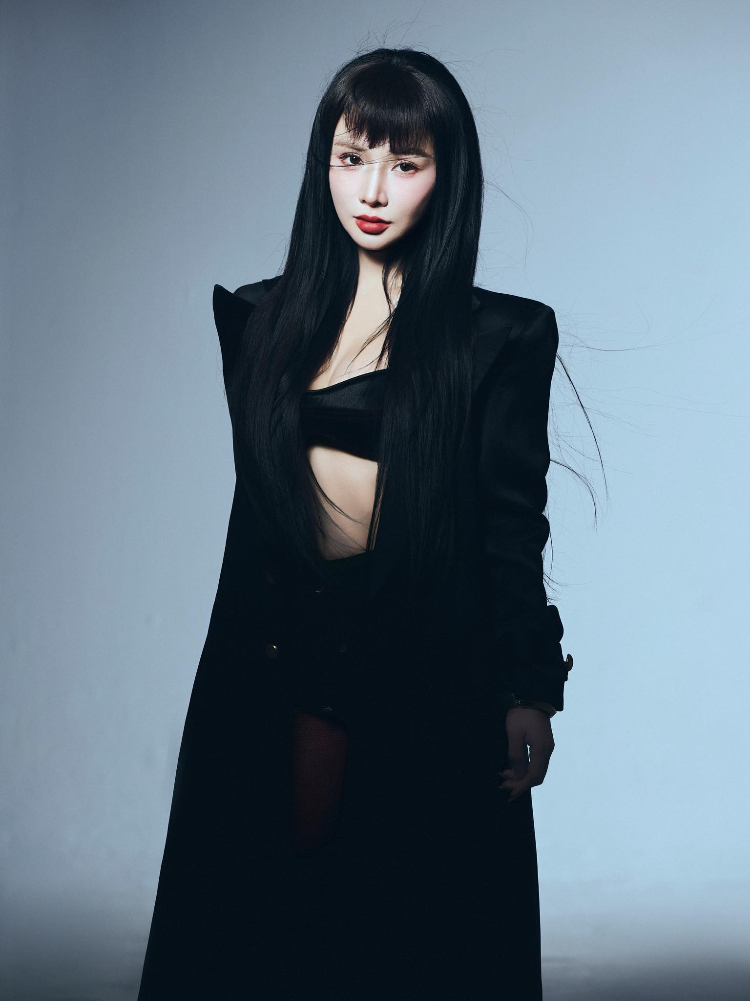 Châu Dương lên tiếng trước nhận xét tạo hình giống Hiền Hồ và Juky San trong MV “Thế Giới Chia Đôi” - 1