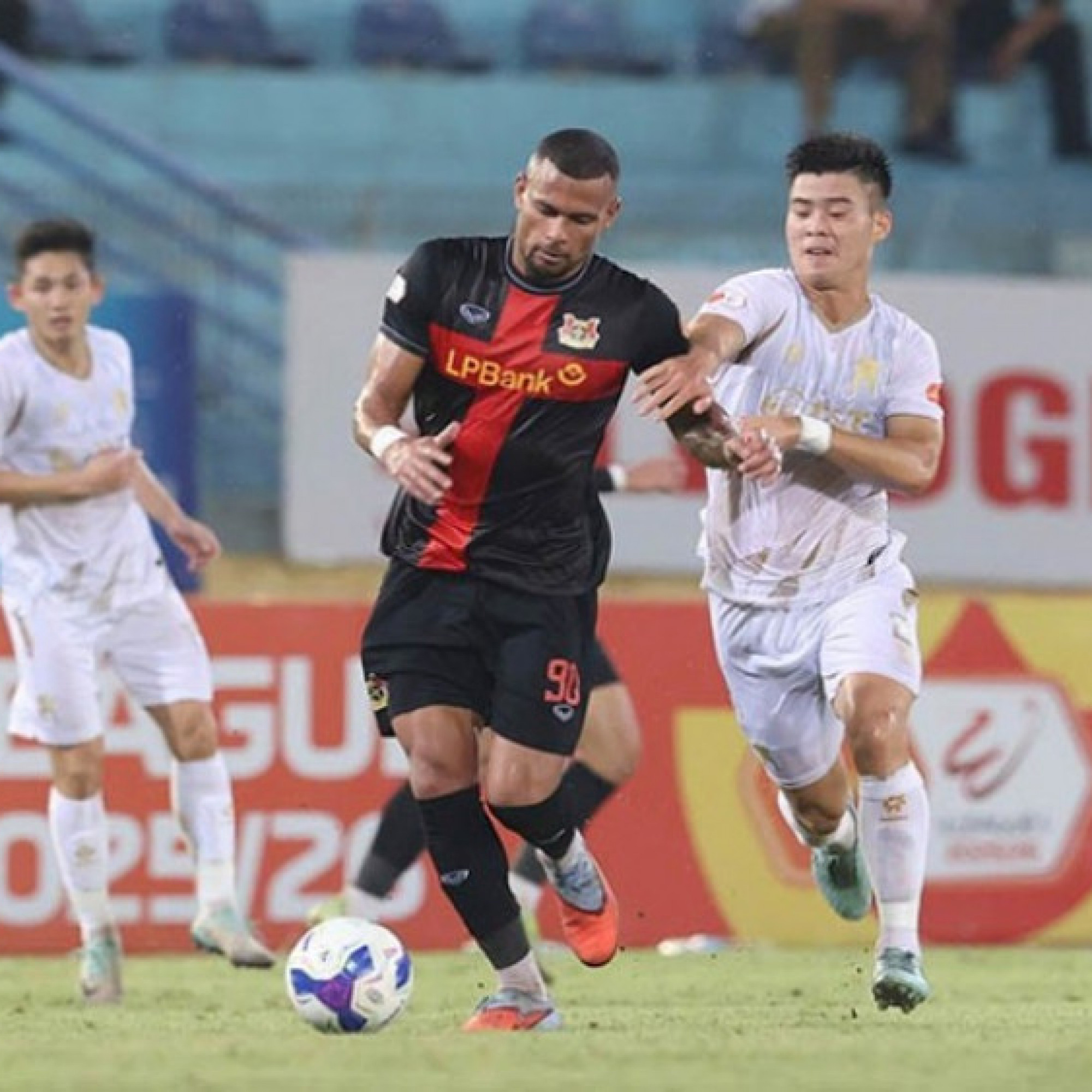  - Video bóng đá Hà Nội - Ninh Bình: Siêu phẩm Quốc Việt, cú sốc ở Hàng Đẫy (V-League)