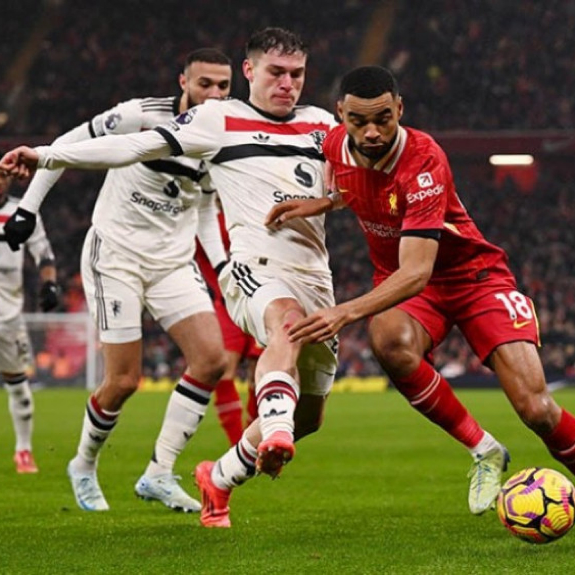  - Dự đoán tỷ số Liverpool - MU: Thư hùng derby nước Anh, dàn "bom tấn" so tài (Ngoại hạng Anh)